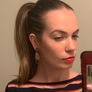 Meet your Posher, Elizabeth